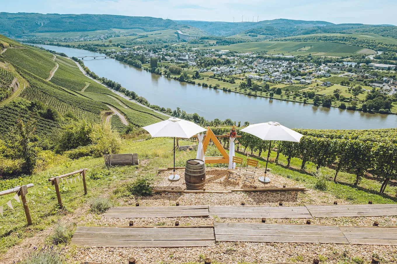 Liebe, die Wurzeln schlägt – Heiraten am Annaberg Lagenliebe Aussichtspunkt